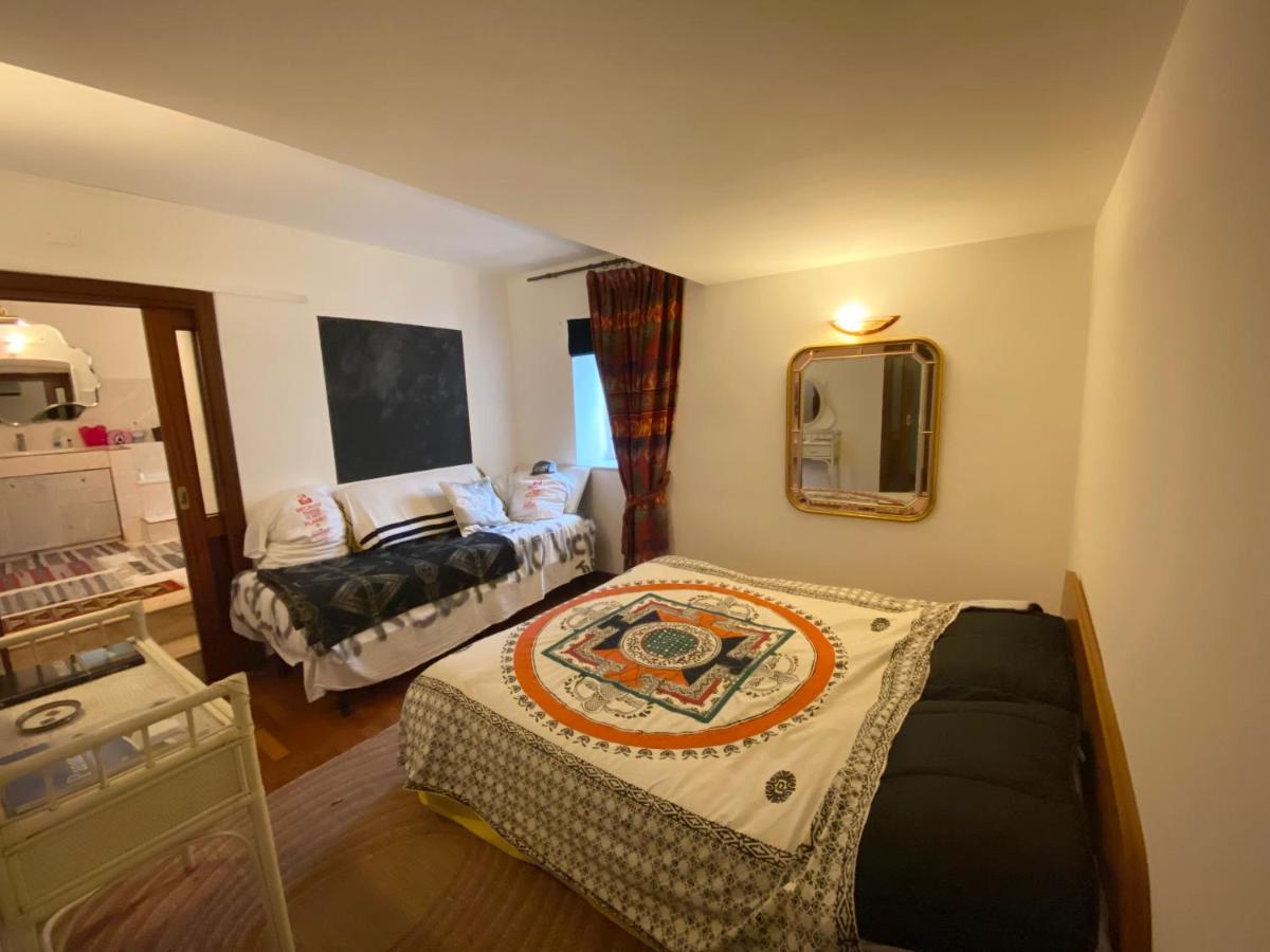 Casa Gioia, Tra Palazzo Reale,lungomare E Monte Echia Appartamento